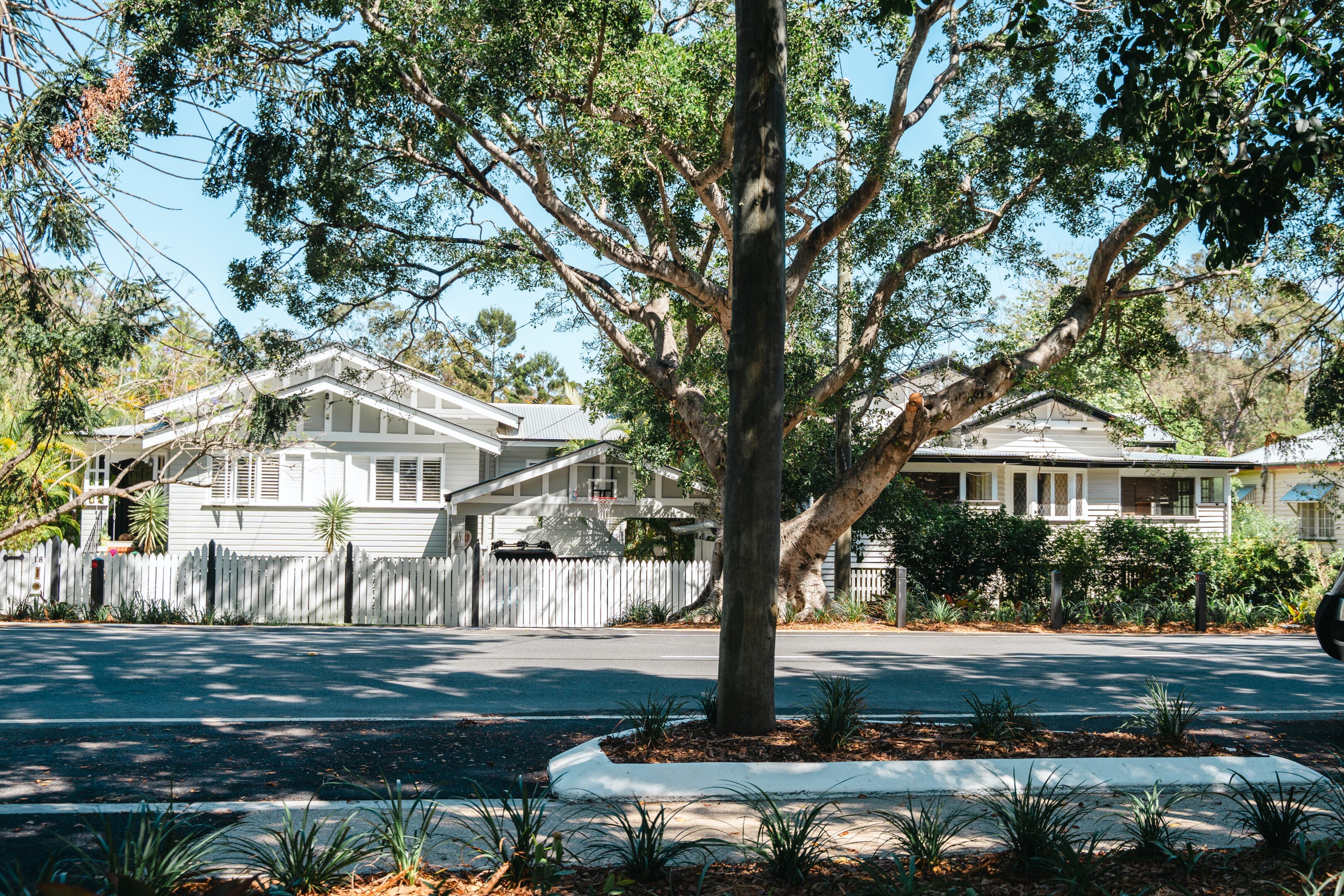 What 10 features do the best Brisbane suburbs to buy in have in common?